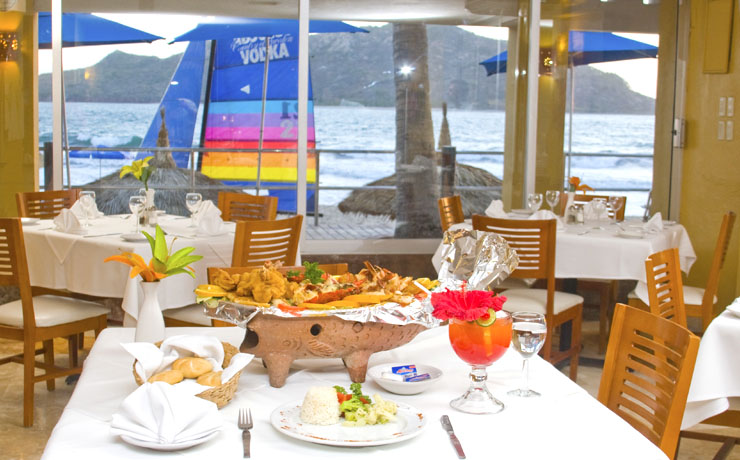 Desayune frente al mar en restaurante de Mazatlán
